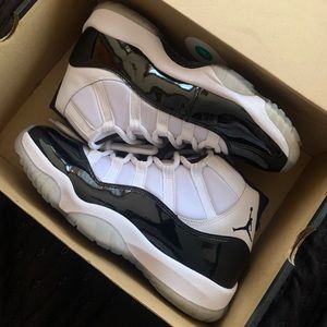 Jordan 11 Concords Size: 7.5